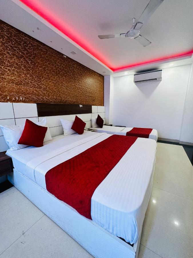 Palm Majestic At Airport Hotel New Delhi Exterior photo